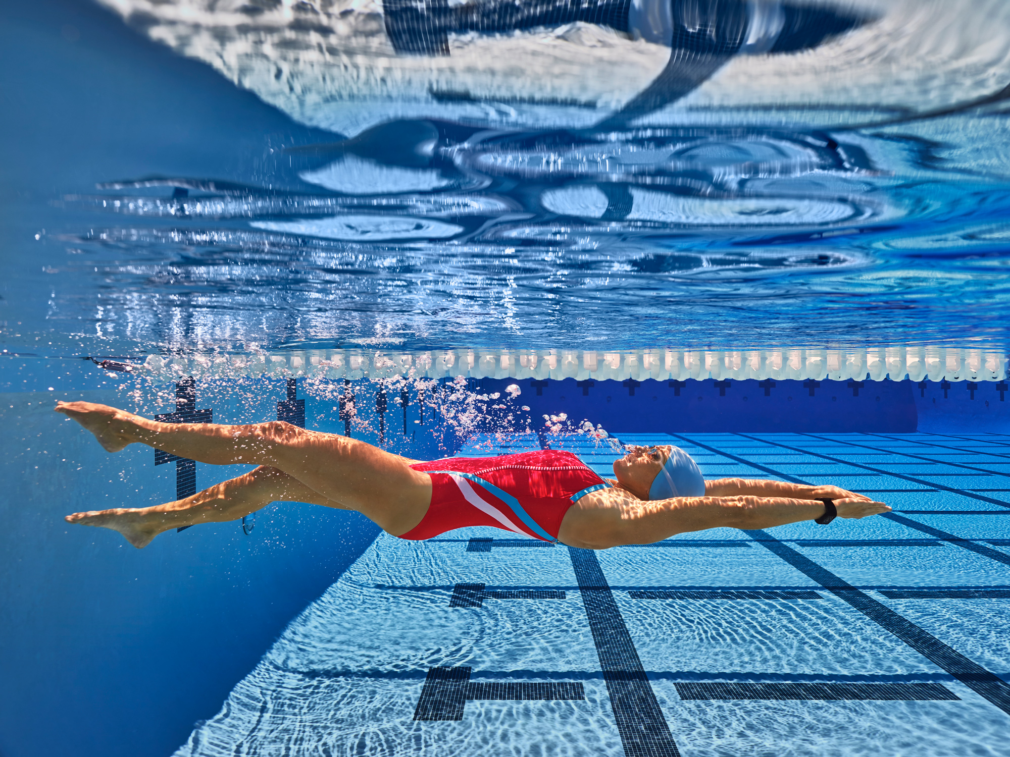 Cuidado del cabello del bebé en natación.